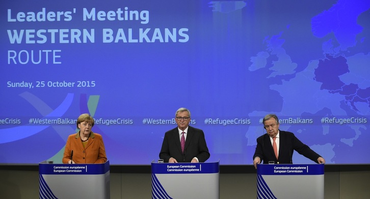 Angela Merkel, Jean-Claude Juncker y Antonio Guterres, tras la reunión. (John THYS / AFP)