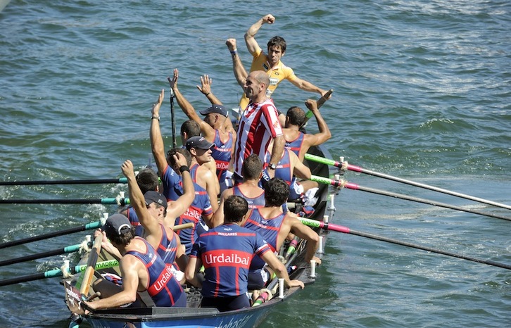 La trainera de Urdaibai que ganó la Liga San Miguel en 2010. (Monika DEL VALLE / ARGAZKI PRESS)
