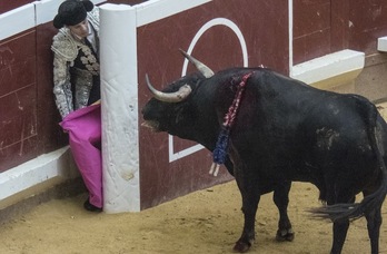 Lidia de un toros en el coso taurino de Donostia. (Jagoba MANTEROLA / ARGAZKI PRESS)
