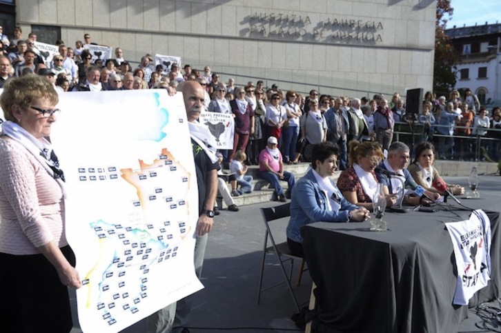 Donostiako epaitegi aurreko agerraldia. Juan Carlos RUIZ / ARGAZKI PRESS