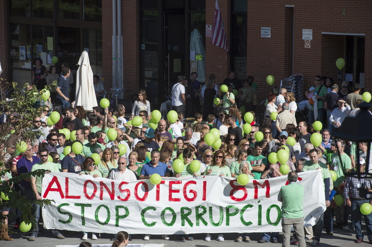 Movilización ciudadana contra la corrupción en Alonsotegi. (Monika DEL VALLE /ARGAZKI PRESS)