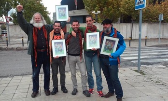  Los cinco encausados de Askapena, tras finalizar el juicio. (@albertopradilla)