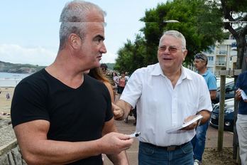 Le responsable du Front National des Pyrénées-Atlantiques jean-Michel Iratchet en compagnie de Jacques Colombier, tête de liste régionale.© Isabelle Miquelestorena