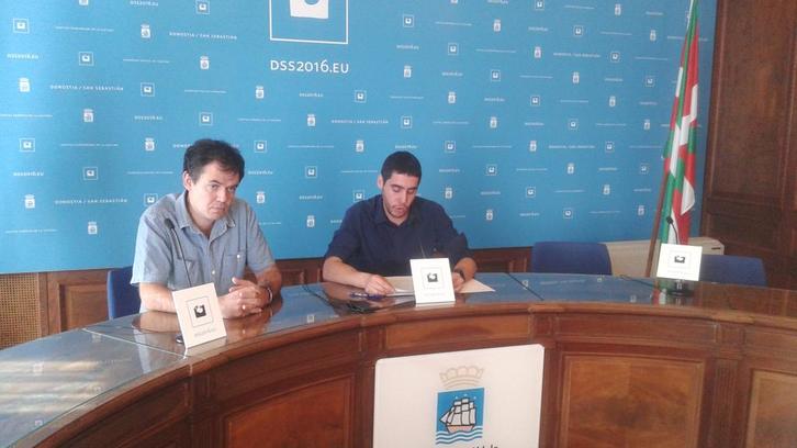 Axier Jaka y Ricardo Burutaran, durante su comparecencia. (@HiriBizia)
