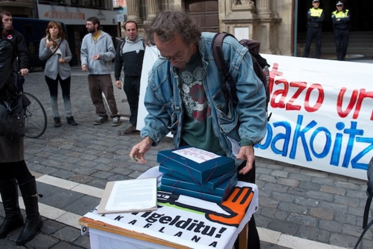 Concentración con motivo de la entrega de alegaciones en el Ayuntamiento de Iruñea. (Iñigo URIZ/ARGAZKI PRESS)