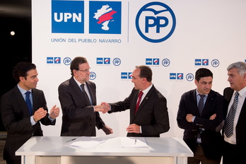 Acuerdo de Rajoy y Esparza para acudir juntos a las elecciones del 20D. (Iñigo URIZ / ARGAZKI PRESS)