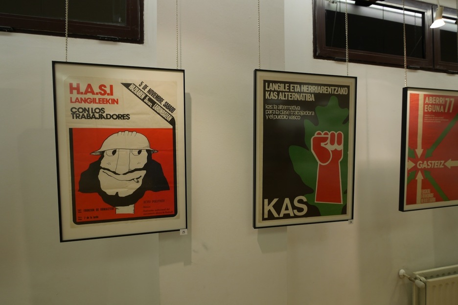 Carteles de HASI y KAS. (Gotzon ARANBURU)