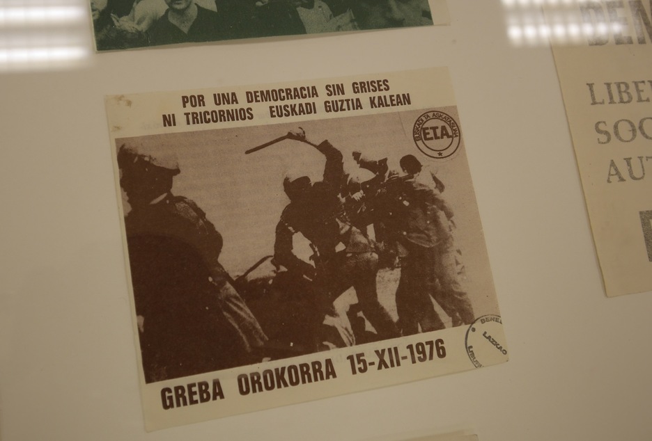 Pegatina de ETA llamando a la huelga en diciembre de 1976. (Gotzon ARANBURU)