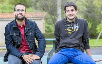 Iñaki Gurrutxaga eta Aitzol Barandiaran, bertsolariak eta Bi Bala taldeko kideak. (Gorka RUBIO/ARGAZKI PRESS)