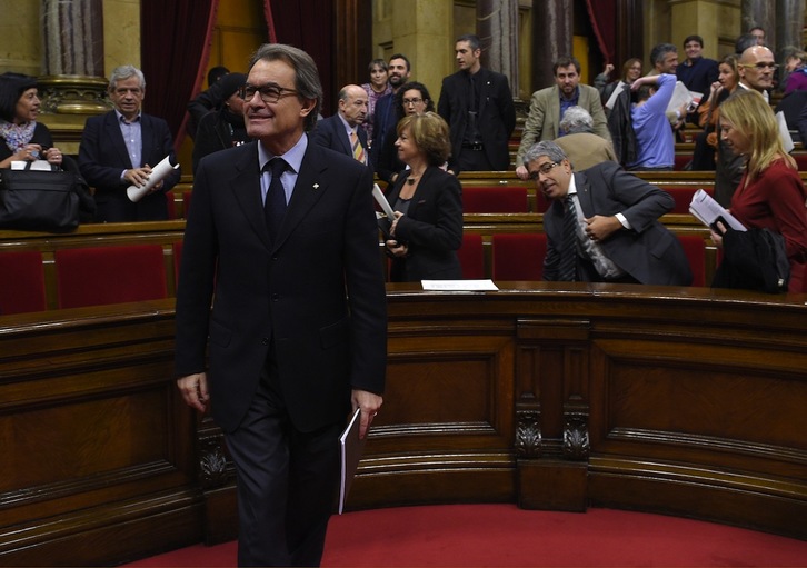 Artur Mas, antes de su discurso en la sesión de ayer. (Lluis GENÉ / AFP)