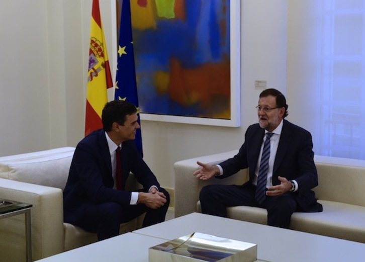 Mariano Rajoy, en su encuentro en Moncloa con Pedro Sánchez. (Pierre-Philippe MARCOU/AFP PHOTO)