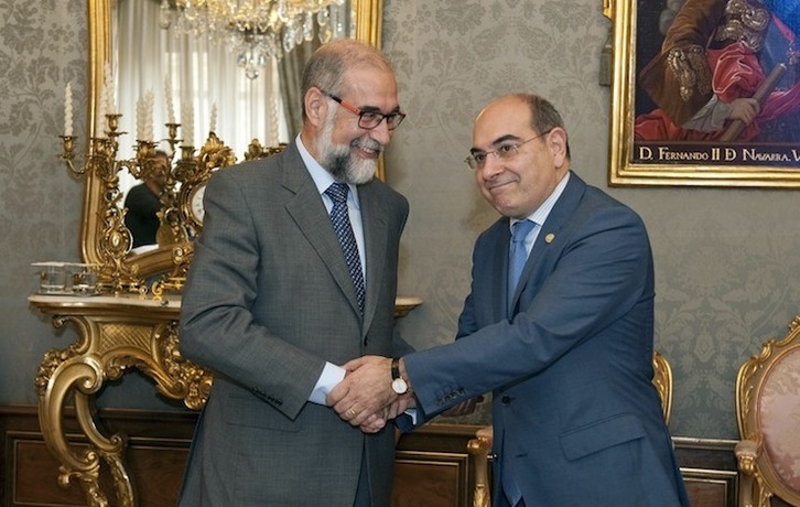 Dominguez eta Darpon Iruñean elkartu dira. (IREKIA)