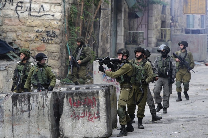 Soldados israelíes en Hebrón. (Hazem BADER / AFP)