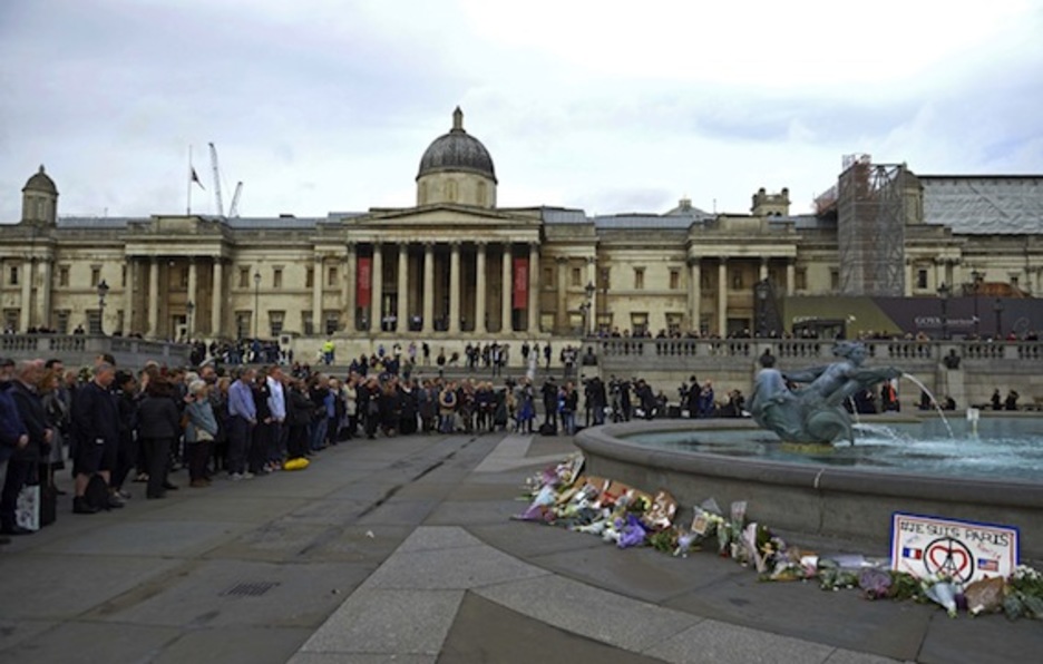 Recuerdo a las víctimas de los ataques en Trafalgar Square, en Londres. (Niklas HALLE'N/AFP PHOTO)
