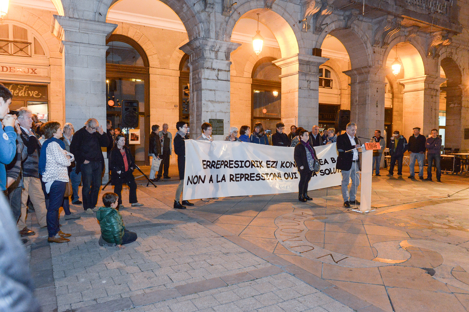 "Non à la répression, oui à la solution" a été le slogan du rassemblement. © Isabelle Miquelestorena