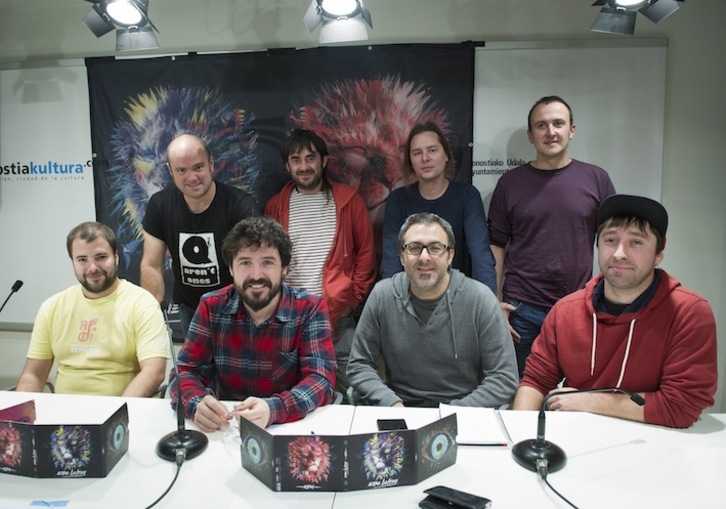 Esne Beltza taldeko kideak, ‘Esna’ lanaren aurkezpenean. (Gorka RUBIO/ARGAZKI PRESS)