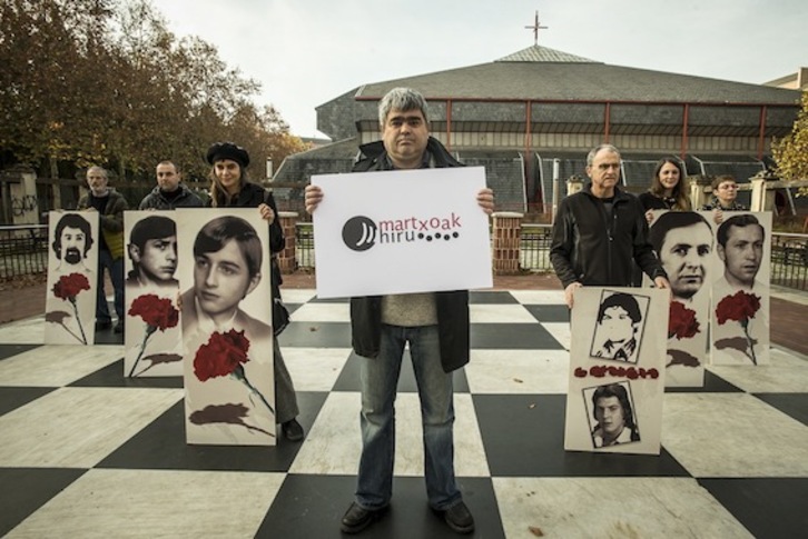 Rueda de prensa de la Asociación de Víctimas del 3 de Marzo. (Jaizki FONTANEDA/ARGAZKI PRESS)