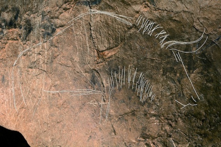 Un grabado de un bisonte hallado en Aitzbitarte V. (GIPUZKOAKO ALDUNDIA)