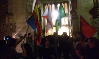‘Cara al sol’ frente a la iglesia de San Fermín de los Navarros.