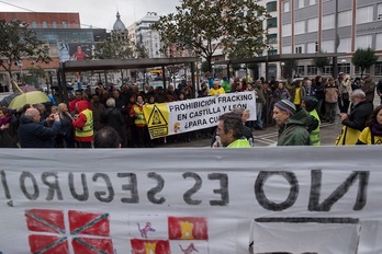 La concentración se ha llevado a cabo en la plaza Bizkaia de Bilbo. (Marisol RAMÍREZ/ARGAZKI PRESS)