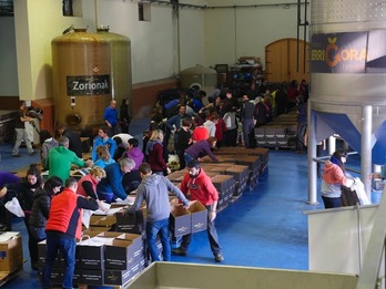 Trabajo en ‘auzolan’ en Ablitas. (ERRIGORA)