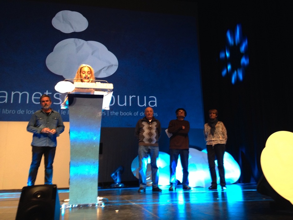 Miren Zabaleta preso ohiak ekitaldi hasieran hitz egin du. (ARGAZKI PRESS) Miren Zabaleta preso ohiak ekitaldi hasieran hitz egin du. (ARGAZKI PRESS)