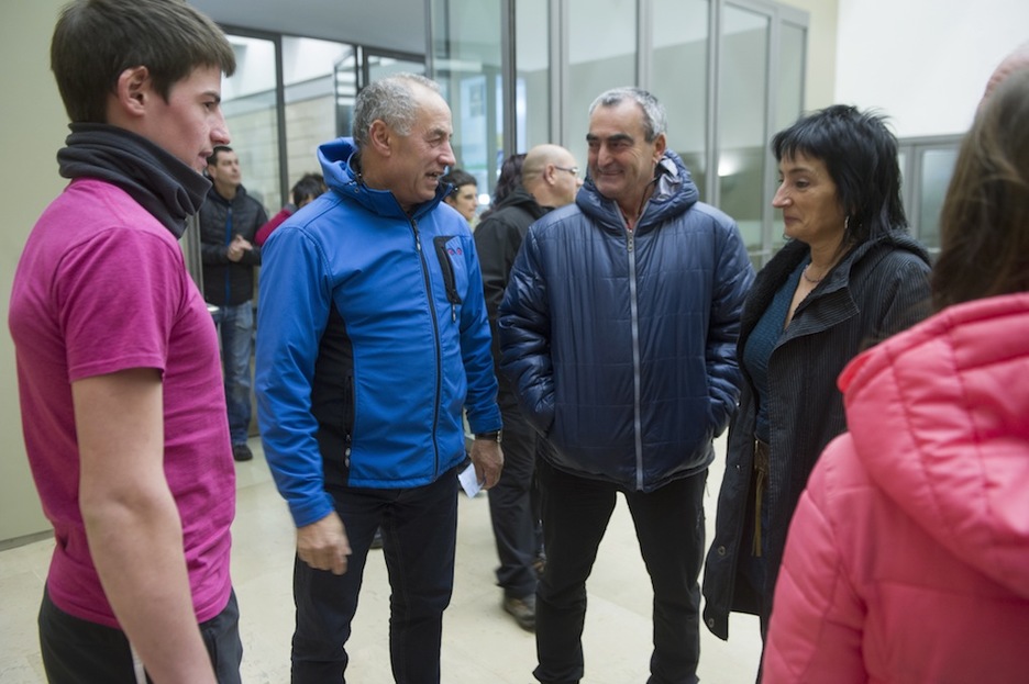 Aurkezpena hasteko zain, Kursaalen. (Jon URBE/ARGAZKI PRESS) Aurkezpena hasteko zain, Kursaalen. (Jon URBE/ARGAZKI PRESS)