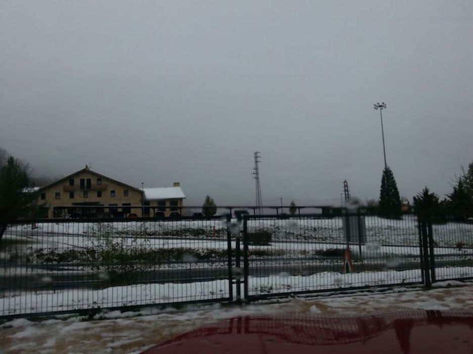 Geroko euriak kendu du goizeko lehen elurra, neurri batean. (Josune LERTXUNDI)