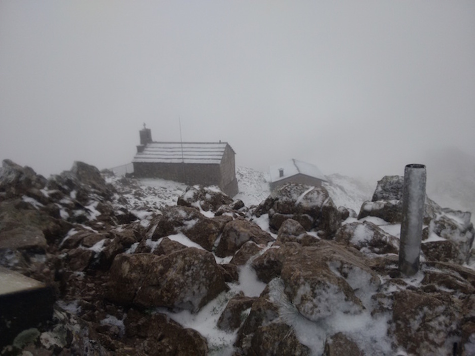 Gaur ez ezik, atzo, jada, elurtuta zegoen Aizkorri punta (Enaitz)