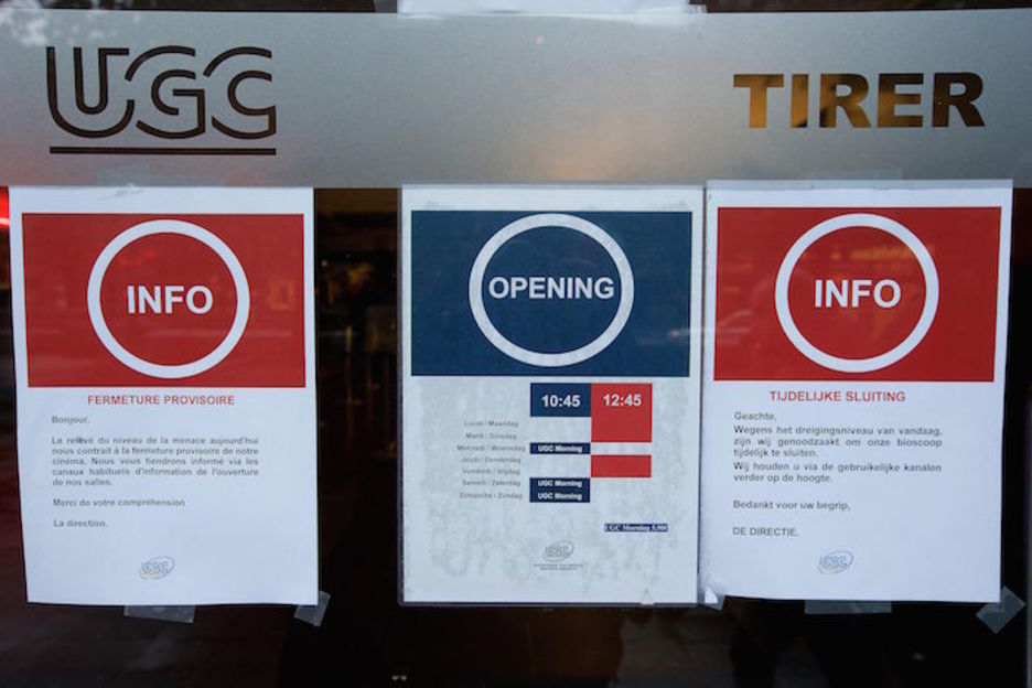 Panel en el que se explica el cierre provisional de un cine. (Nicolas MAETERLINCK | AFP) Panel en el que se explica el cierre provisional de un cine. (Nicolas MAETERLINCK | AFP)