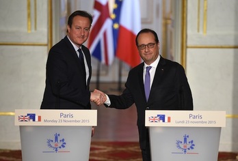 Cameron y Hollande, en su comparecencia conjunta. (Stephan DE SAKUTIN/AFP PHOTO)