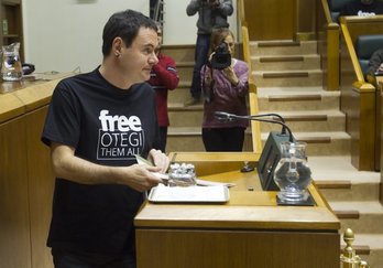 Hasier Arraiz, durante su intervención. (@ehbildu_legebil)