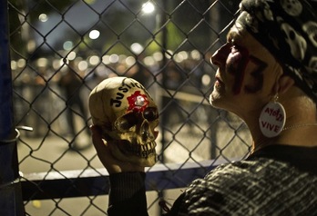 Protesta frente a la residencia oficial de Los Pinos. (Yuri CORTEZ/AFP)