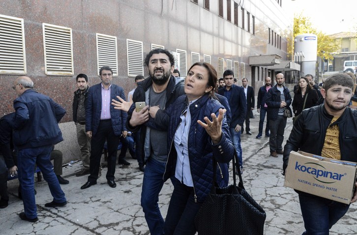 La mujer del abogado tras el tiroteo. (AFP)