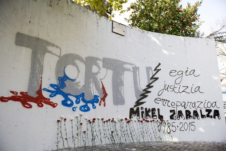 Pintada en recuerdo a Mikel Zabalza. (Juan Carlos RUIZ / ARGAZKI PRESS)