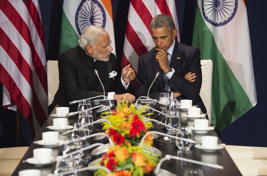Narendra Modi, primer ministro indio, conversa con el presidente de EEUU, Barack Obama. (Jim WATSON / AFP) Narendra Modi, primer ministro indio, conversa con el presidente de EEUU, Barack Obama. (Jim WATSON / AFP)