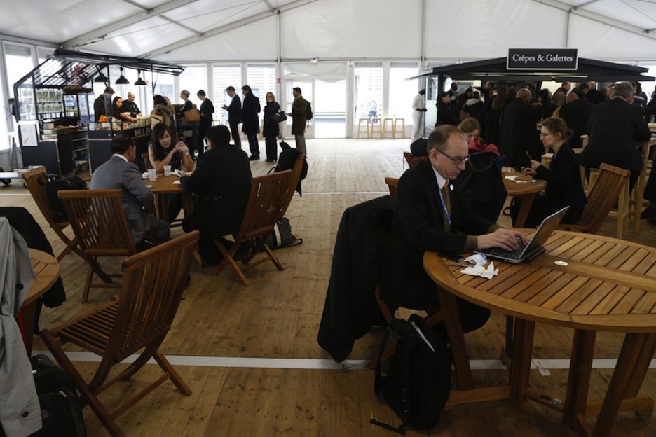 Una de las áreas de descanso de la Cumbre. (Thomas SAMSON / AFP) Una de las áreas de descanso de la Cumbre. (Thomas SAMSON / AFP)