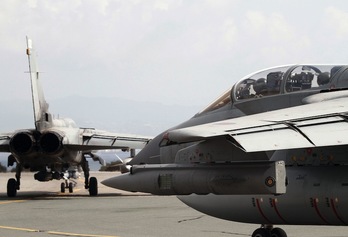 Un Tornado GR4 de la fuerza aérea británica se prepara para despegar desde Chipre. (AFP)