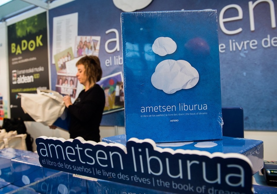 ‘Ametsen Liburua’, GARAren erakustokian. (Marisol RAMIREZ/ARGAZKI PRESS) ‘Ametsen Liburua’, GARAren erakustokian. (Marisol RAMIREZ/ARGAZKI PRESS)