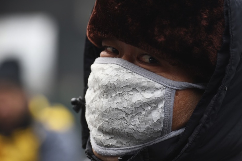 Las ventas de mascarillas se han disparado. (Greg BAKER / AFP)