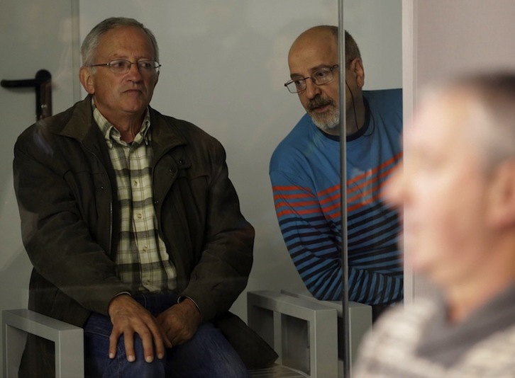 Mujika e Iruretagoiena, durante el juicio en la Audiencia Nacional. (Javier LIZÓN / EFE POOL)