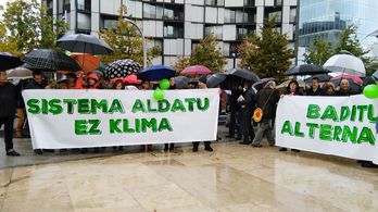 "Alternatibak baditugu, sistema aldatu, ez klima" lelopean azaroaren 28an Bilbon egindako mobilizazioa