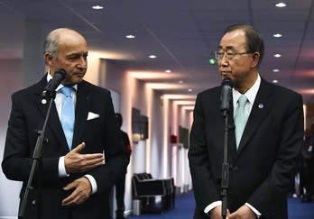 Laurent Fabius ha comparecido junto al secretario geneal de la ONU, Ban Ki-moon. (Dominique FAGET/AFP) 