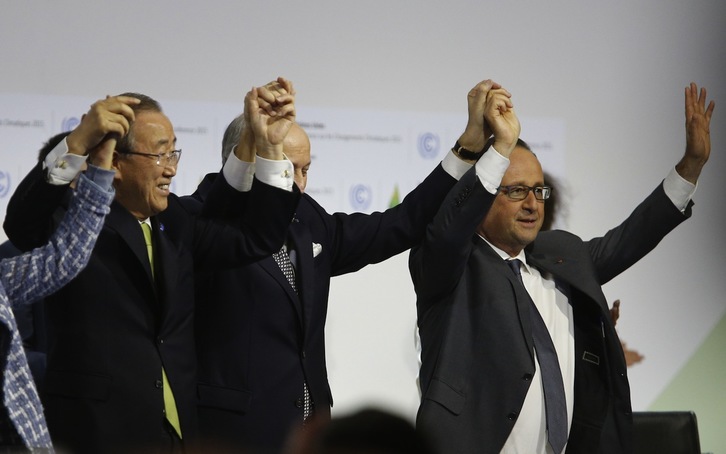 Ban Ki Moon, Fabius y Hollande, tras el anuncio. (Francois GUILLOT / AFP)