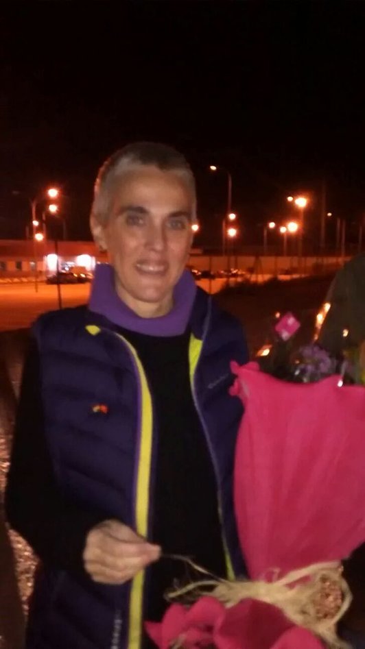 Arantza Díaz, en el exterior de la cárcel. (@UgamboIaki)