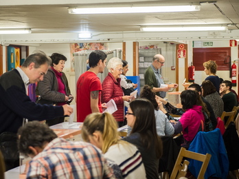 Colegio electoral en Gros. (Gorka RUBIO / ARGAZKI PRESS)