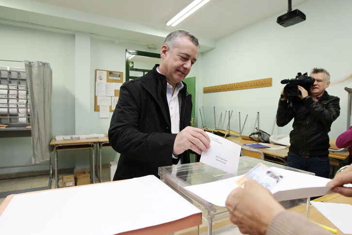 Urkullu votando. (ARGAZKI PRESS)