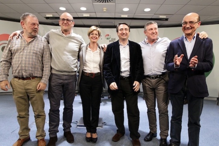 EAJren sei diputatuak, Sabin Etxean. (ARGAZKI PRESS)