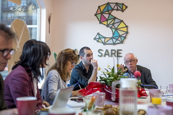 Joseba Azkarraga ha participado en el desayuno informativo de Sare. (Jaizki FONTANEDA / ARGAZKI PRESS)