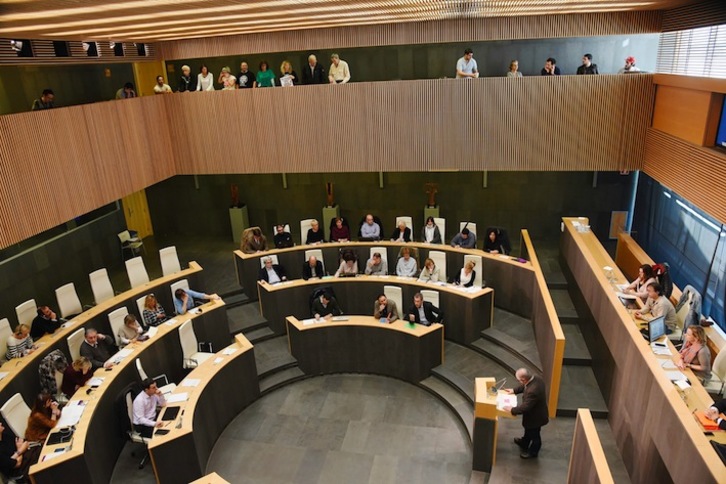 Imagen del pleno de las Juntas de Gipuzkoa en el que se han aprobado los presupuestos para 2016. (Andoni CANELLADA/ARGAZKI PRESS)